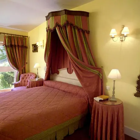 Chateau De Hotel 3*