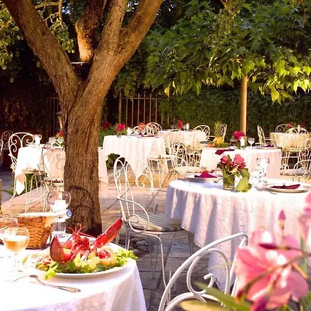 Hotell Chateau De 3*